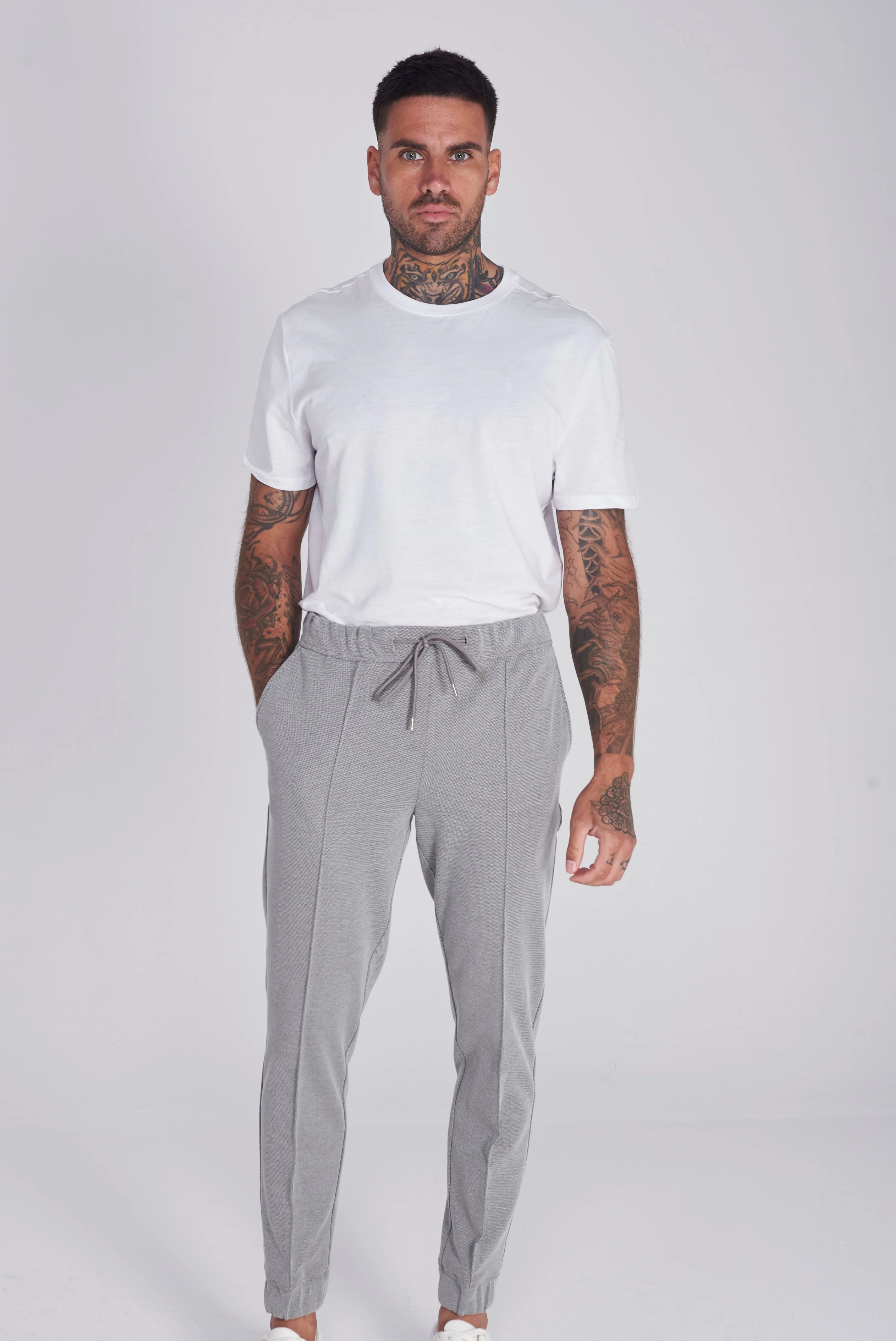 Alacante Cotton Trouser in Charcoal - Image 3