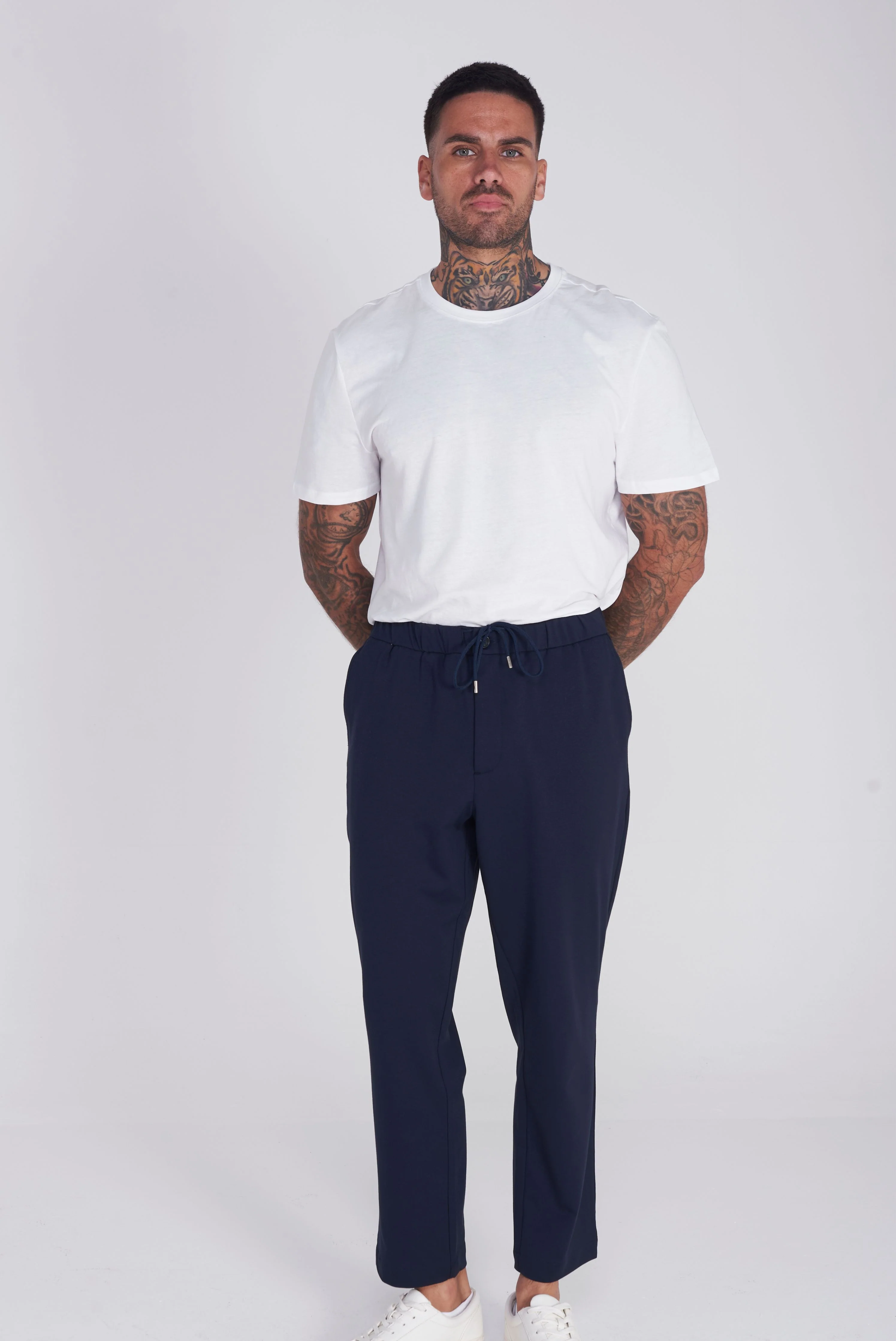 Girona Harry Brown Trouser in Navy - Image 4