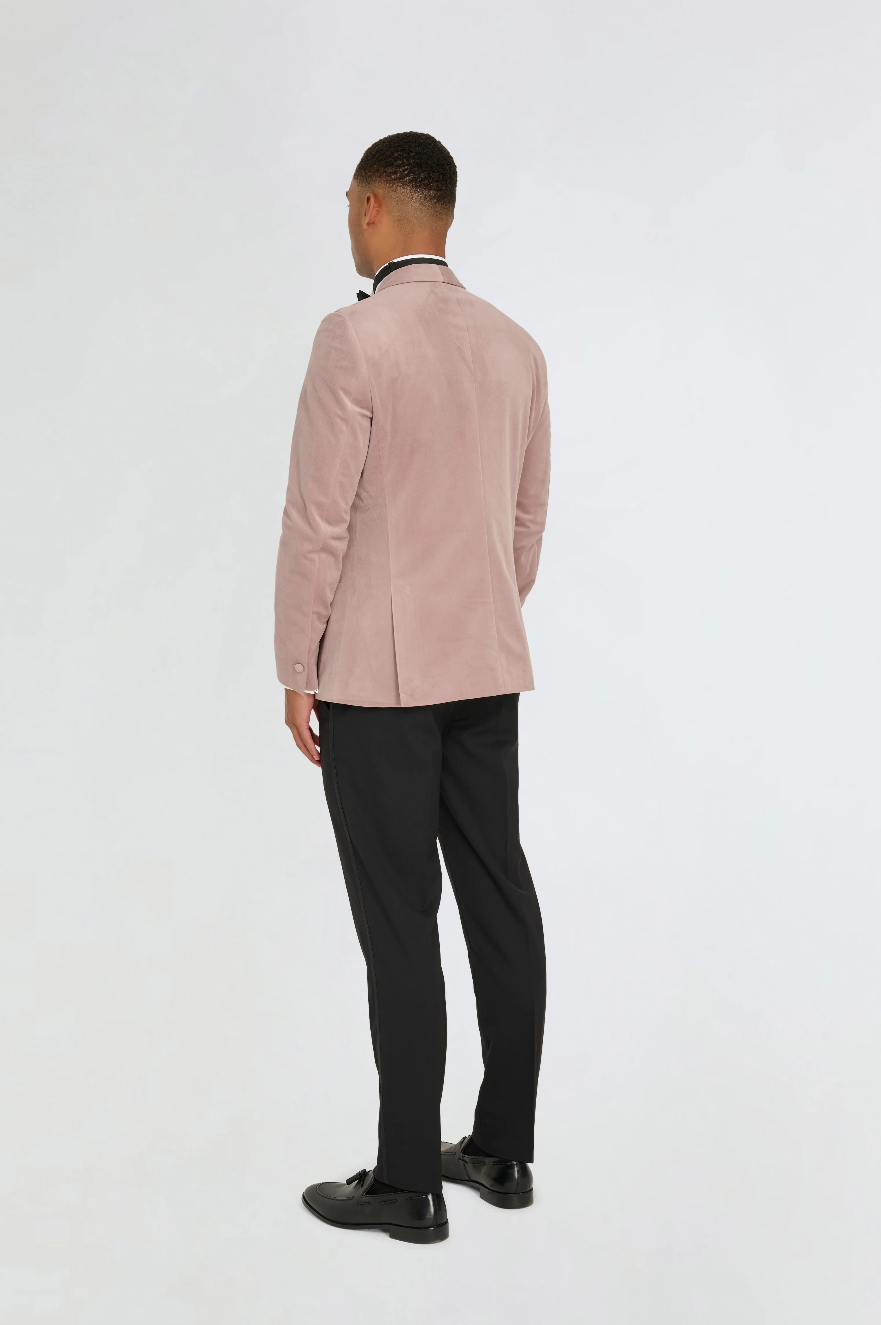 Leo Velvet Tuxedo Dinner Jacket with Shawl Lapel Detail in Blush - Image 4