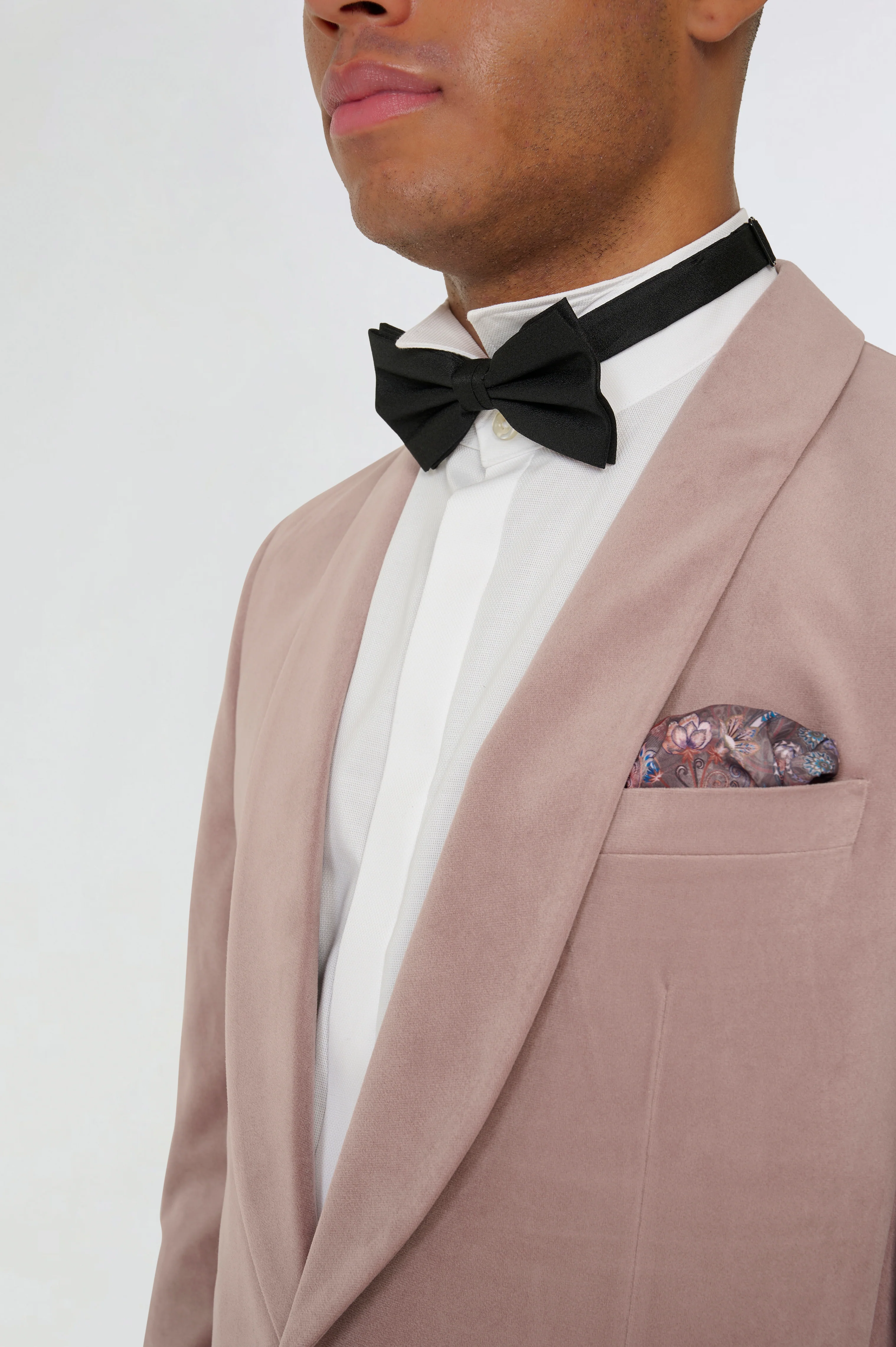 Leo Velvet Tuxedo Dinner Jacket with Shawl Lapel Detail in Blush - Image 5